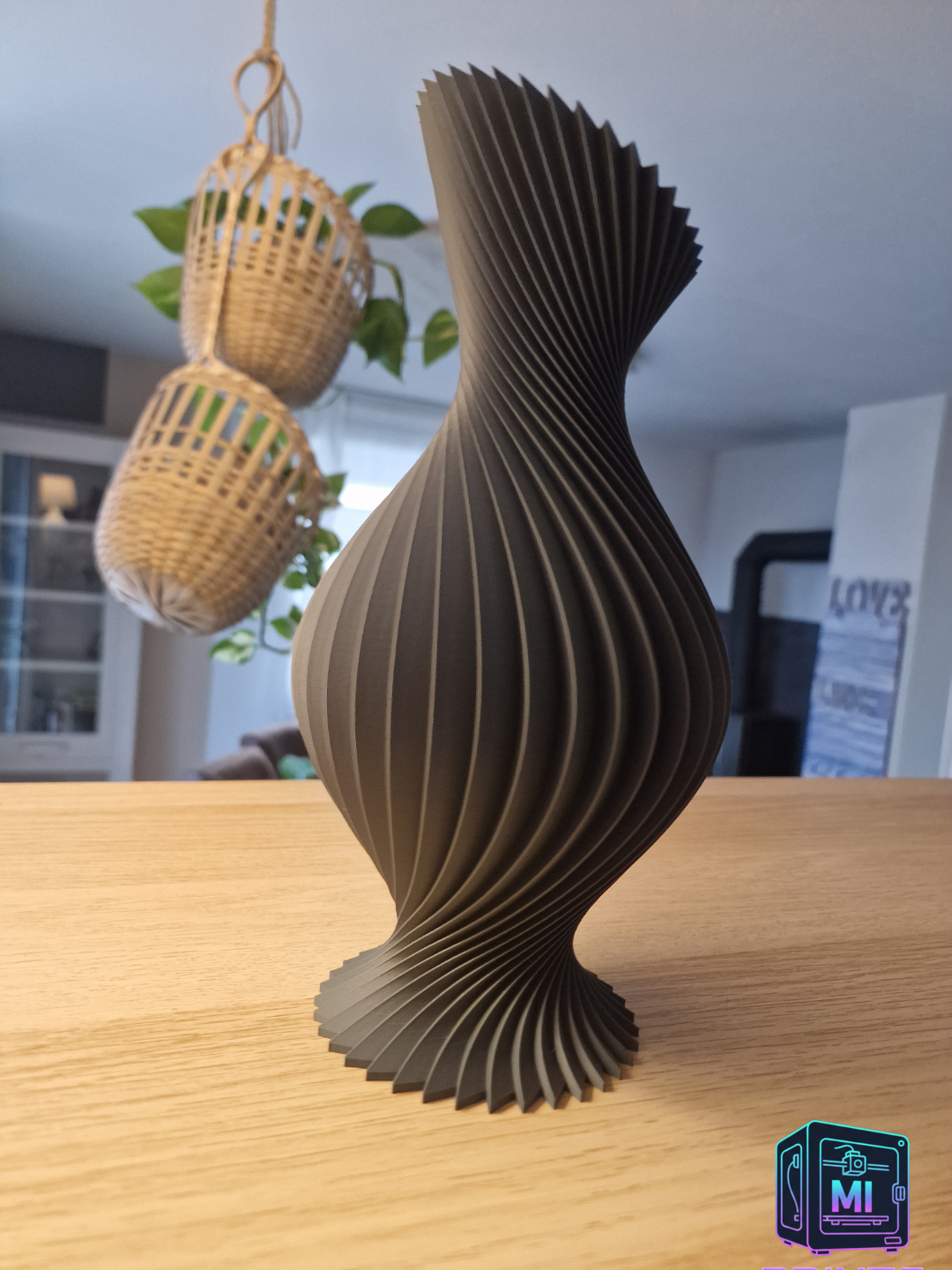 Elegent Spiral Fin Vase [3d Printed] MI PRINTS